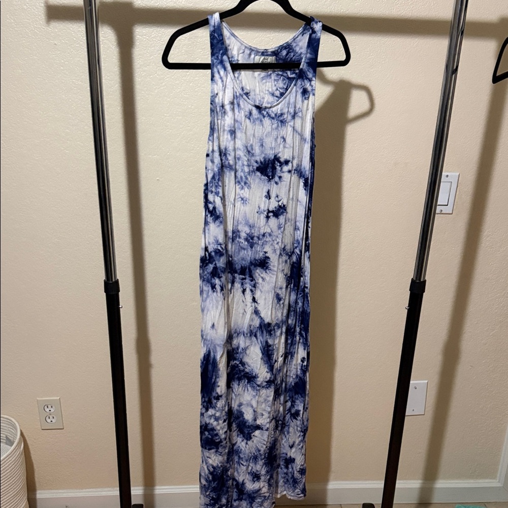 Halston Heritage Blue and White Patterned Dress